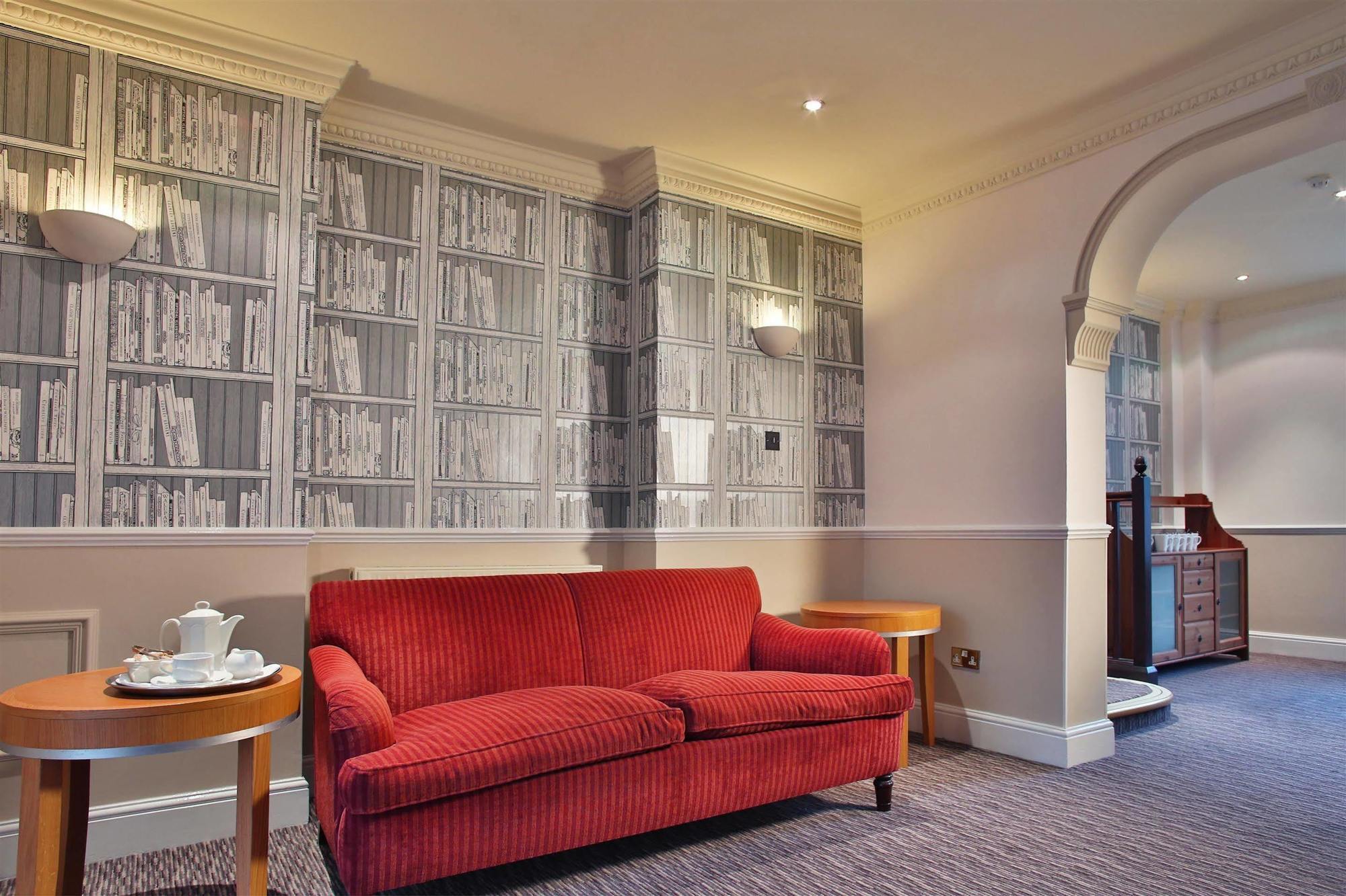 Grosvenor Hotel 3*